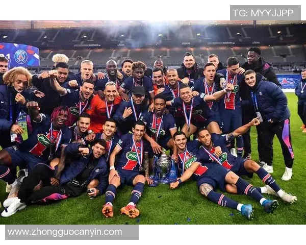 西甲球队巴塞罗那排名上升，全队备战欧冠决赛挑战巴黎圣日耳曼